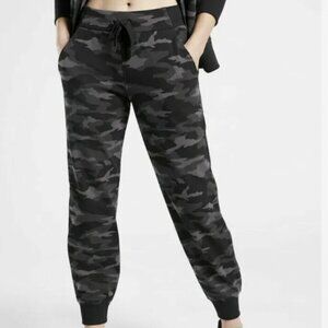 Athleta Black Camo Triumph‎ Jogger Pants